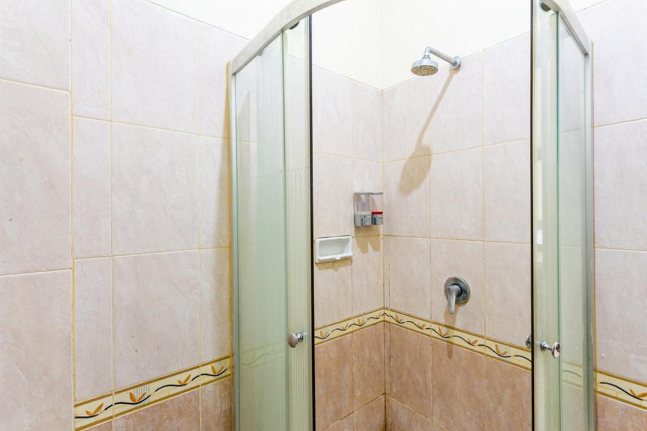 Reddoorz Plus Near Alun Alun Karanganyar Surakarta  Exterior photo