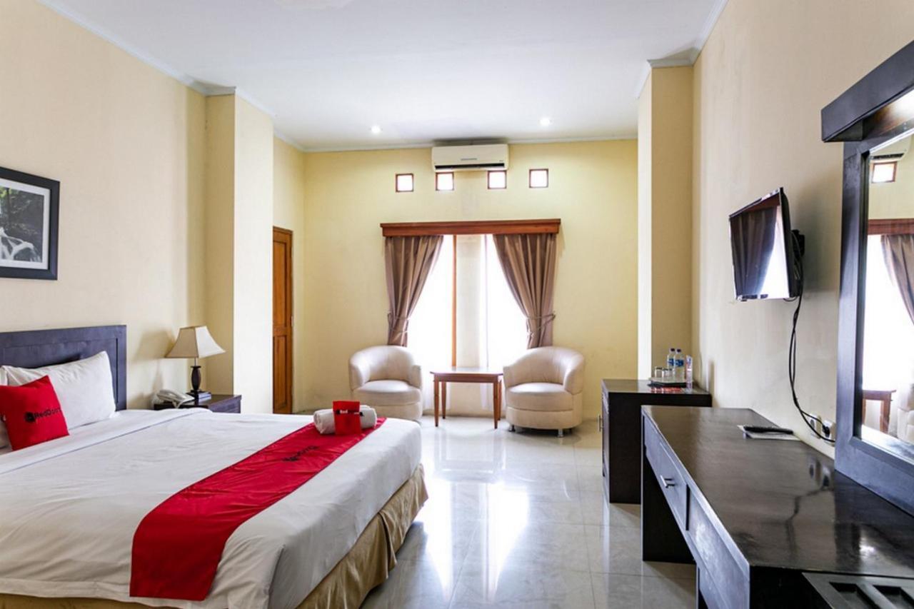 Reddoorz Plus Near Alun Alun Karanganyar Surakarta  Exterior photo