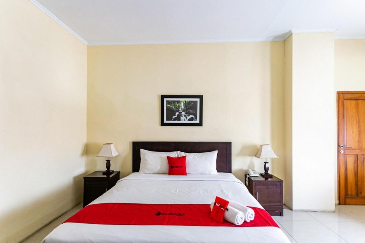 Reddoorz Plus Near Alun Alun Karanganyar Surakarta  Exterior photo