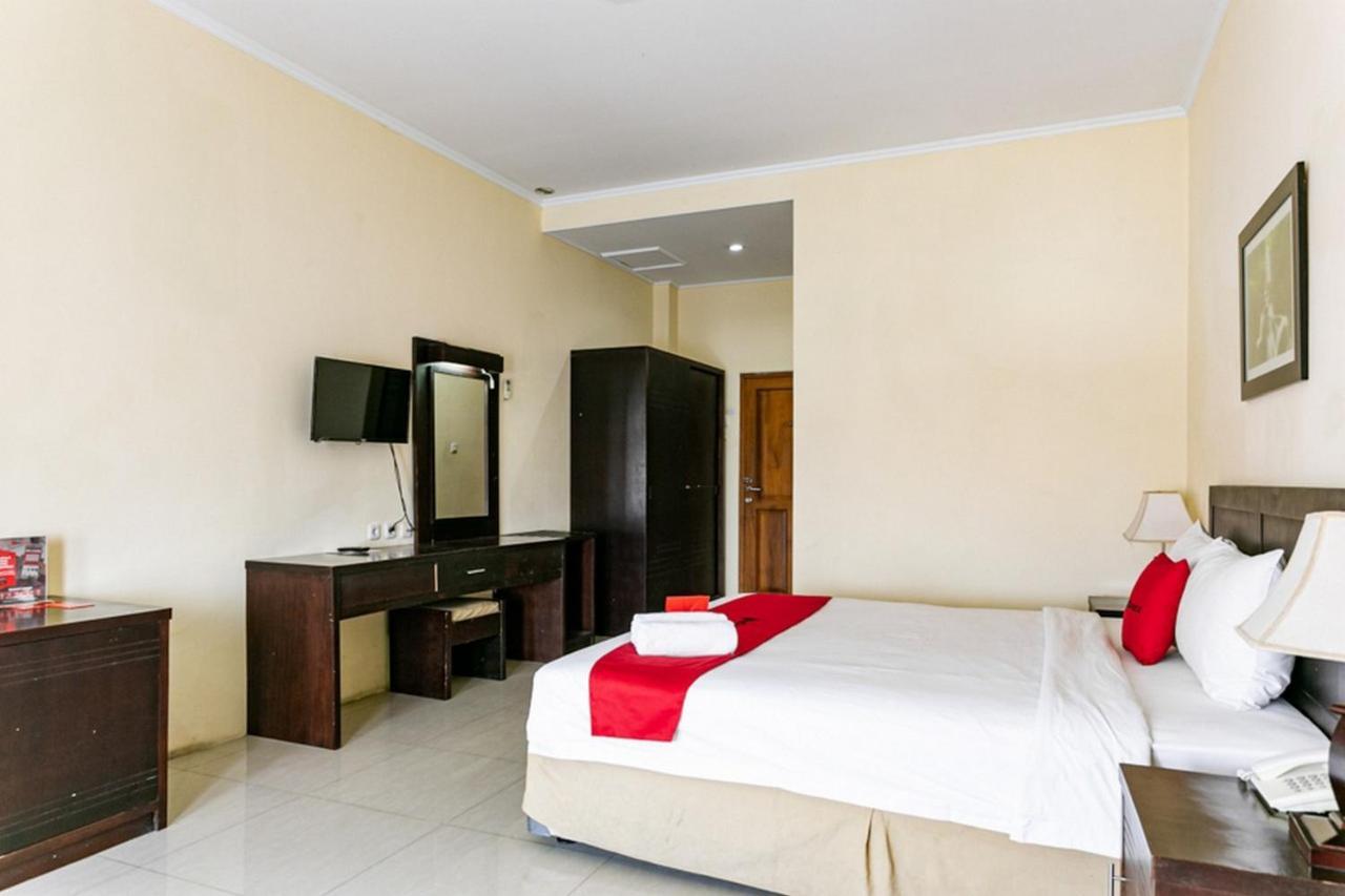 Reddoorz Plus Near Alun Alun Karanganyar Surakarta  Exterior photo