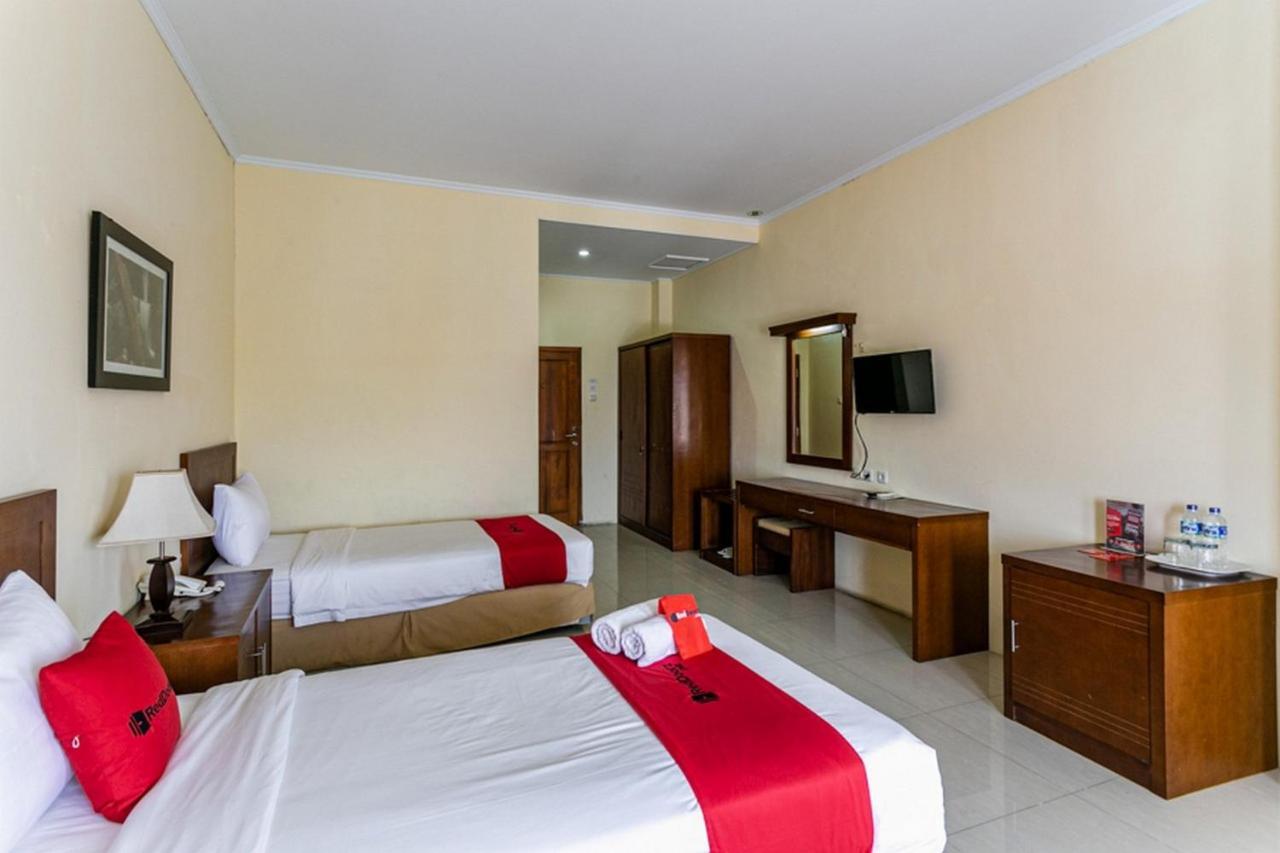 Reddoorz Plus Near Alun Alun Karanganyar Surakarta  Exterior photo