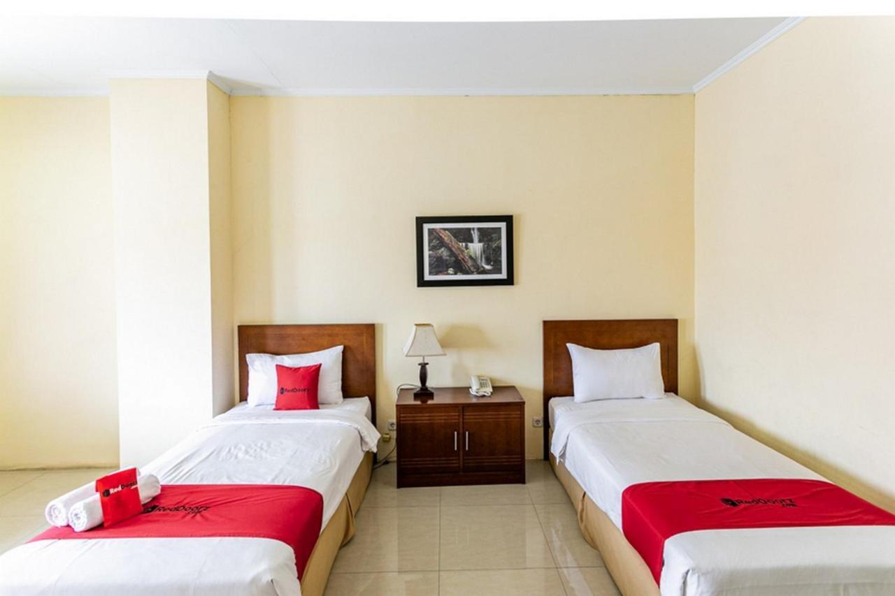 Reddoorz Plus Near Alun Alun Karanganyar Surakarta  Exterior photo