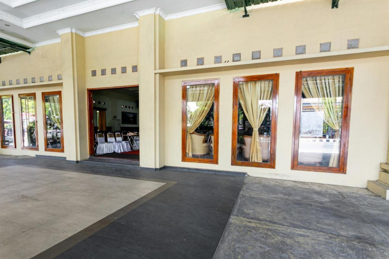 Reddoorz Plus Near Alun Alun Karanganyar Surakarta  Exterior photo
