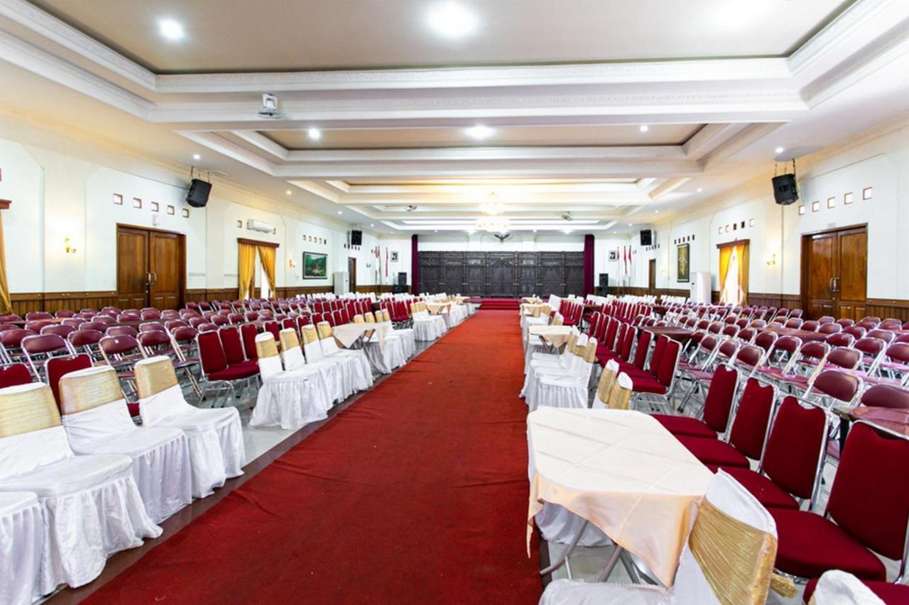 Reddoorz Plus Near Alun Alun Karanganyar Surakarta  Exterior photo