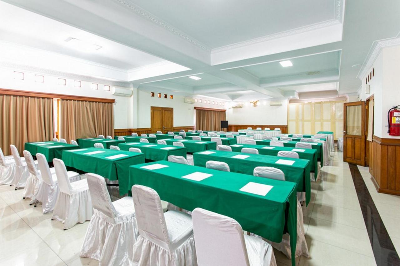 Reddoorz Plus Near Alun Alun Karanganyar Surakarta  Exterior photo